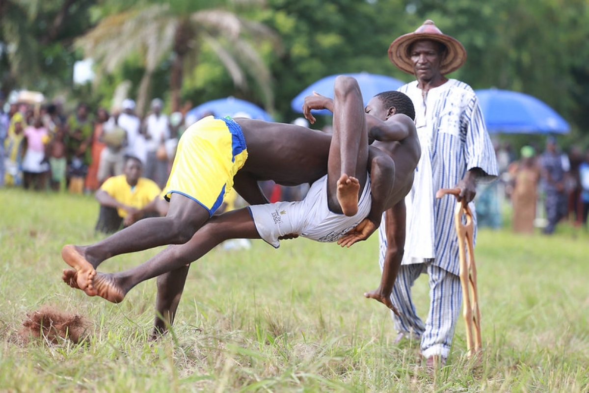 Lire la suite à propos de l’article Lutte contre la COVID-19 : Les rites Evala sont suspendus jusqu’à nouvel ordre