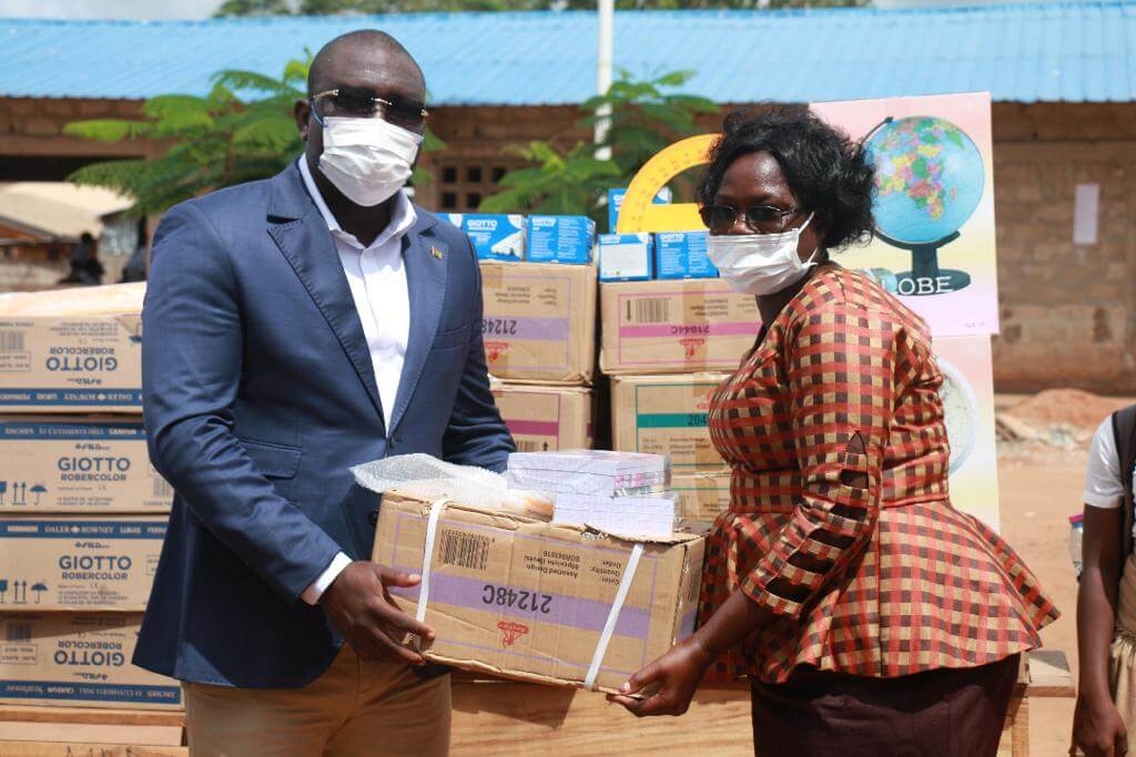 Lire la suite à propos de l’article Les CEG Madjikpéto et Daliko ont reçu un soutien de la part du Président Faure Gnassingbé