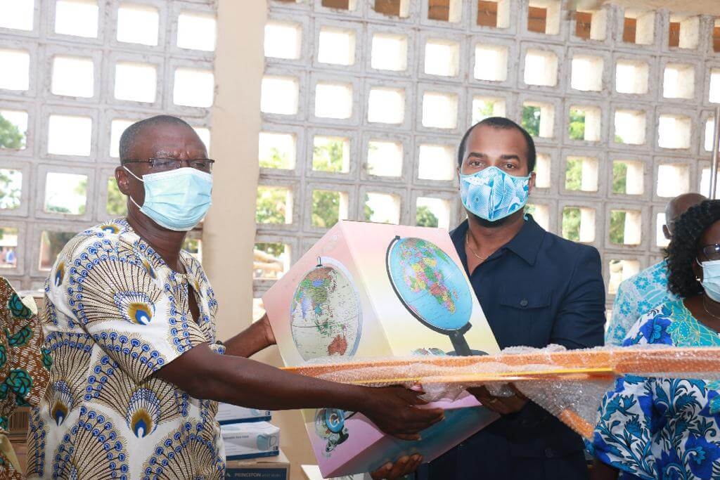 Lire la suite à propos de l’article Le parti Unir donne le sourire au lycée Sagbado