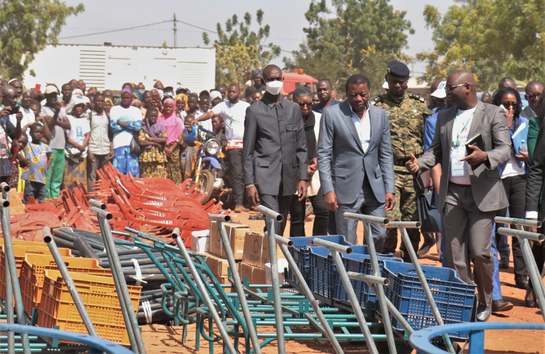 Lire la suite à propos de l’article Pour une agriculture moderne, Faure Gnassingbé aux côtés des producteurs agricoles à Dapaong
