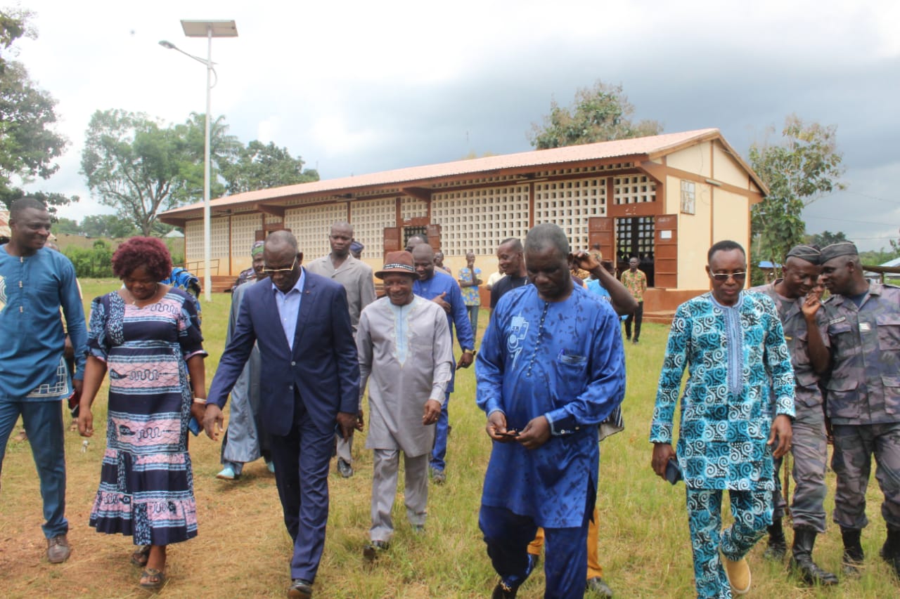 Lire la suite à propos de l’article Le Vice-Président IHOU Gabriel en tournée dans la région des Plateaux : Engagement pour l&rsquo;éducation et le développement agricole