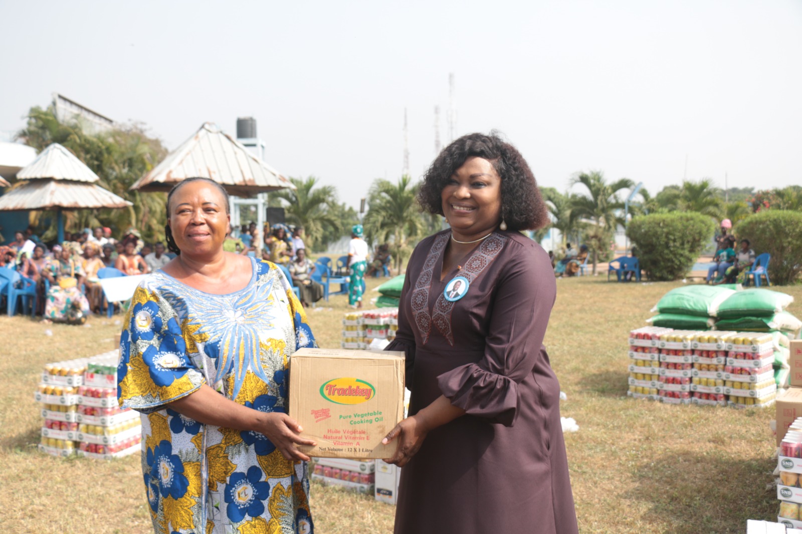 Lire la suite à propos de l’article Les femmes du Grand Lomé fêteront le nouvel an avec le sourire, le Président Faure s&rsquo;en est assuré