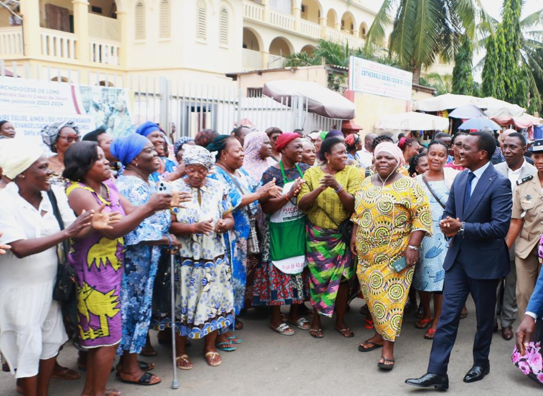 Lire la suite à propos de l’article Vacances parlementaires : les députés visitent le chantier de construction du nouveau batiment du Grand marché de Lomé