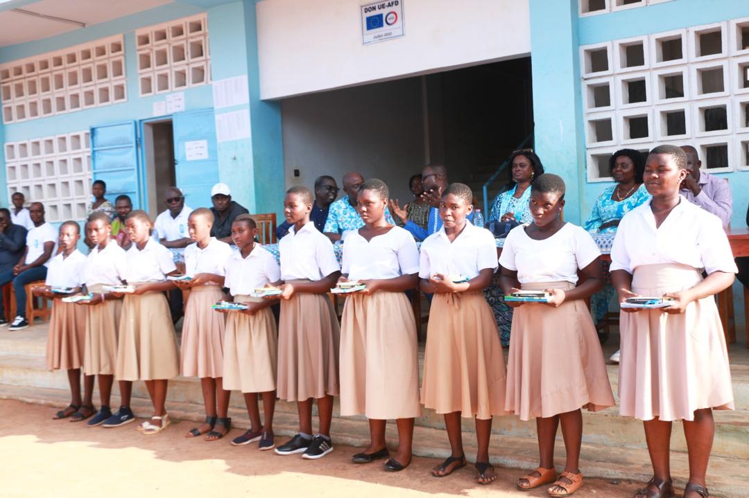 Lire la suite à propos de l’article Journée internationale de la jeune fille : UNIR Golfe 7 encourage l’excellence féminine en milieu scolaire