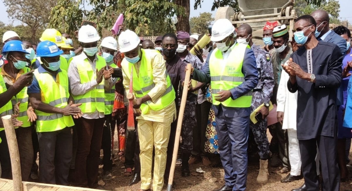 77df7a7d1a333dea87cc5a7a24bfa2c8_XL