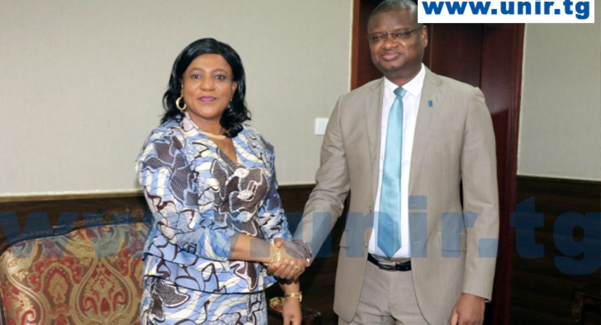 e9c724eeb5636d1c1c1a2c2e85d40377